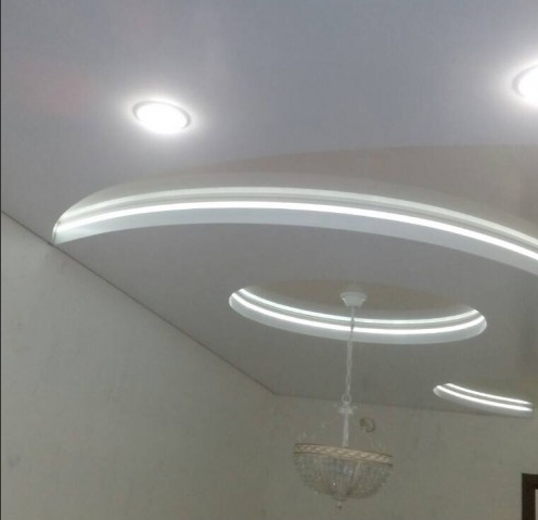 Профиль для монтажа многоуровневого потолка с подсветкой 